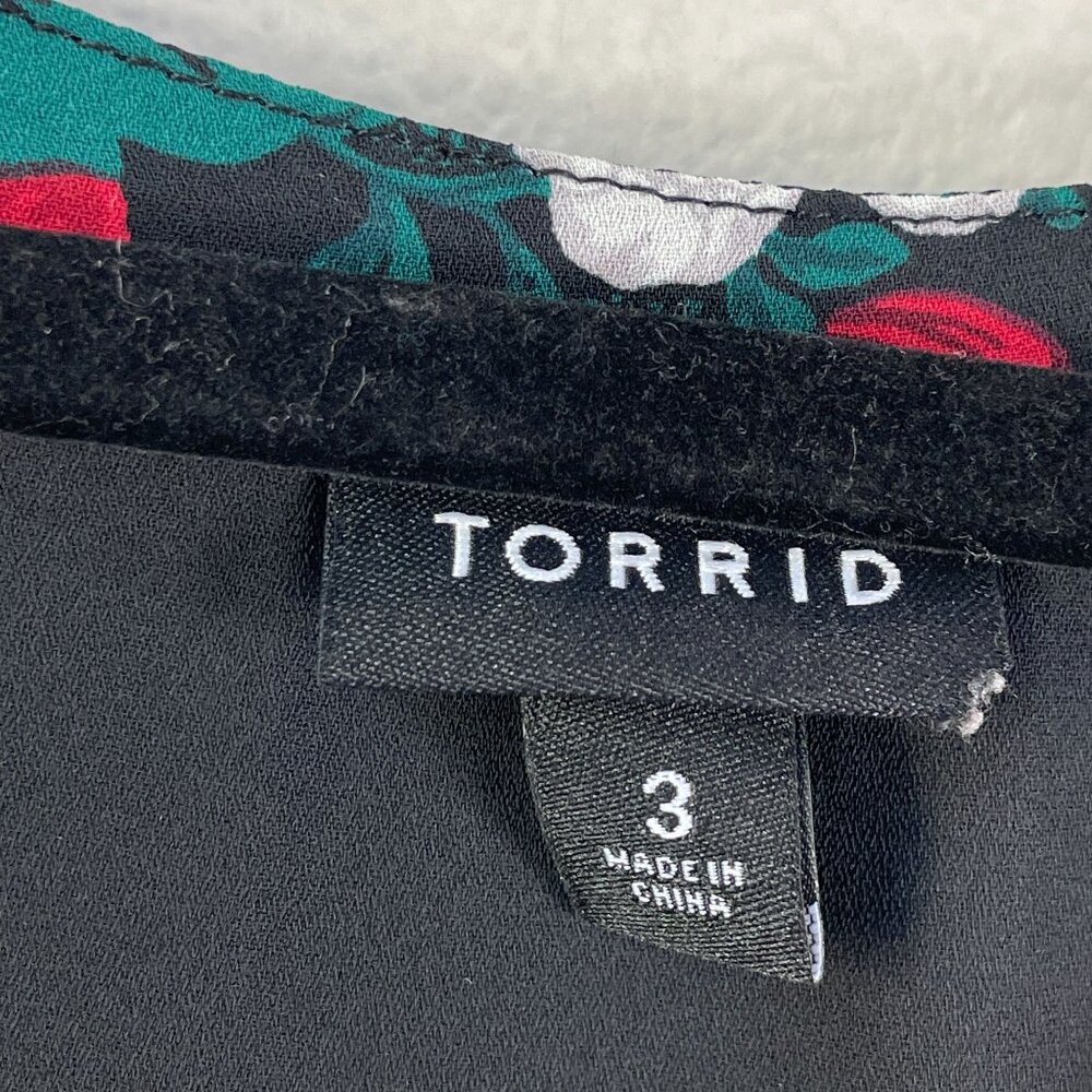 Torrid Womens Plus 3X Button Front Floral Blouse Red White Roses Roll Tab Sleeve - Picture 3 of 8